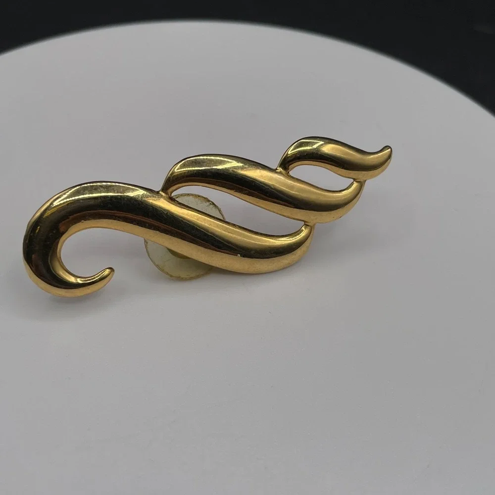 The Unbranded Brand vintage gold